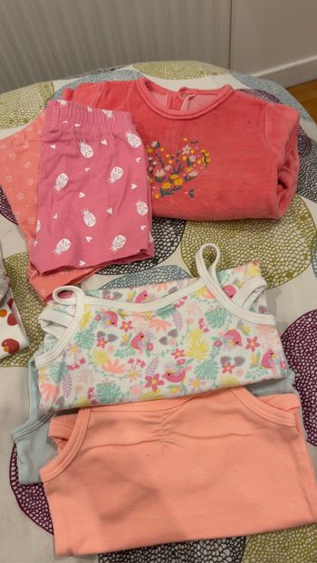 Lot de vêtements bébé