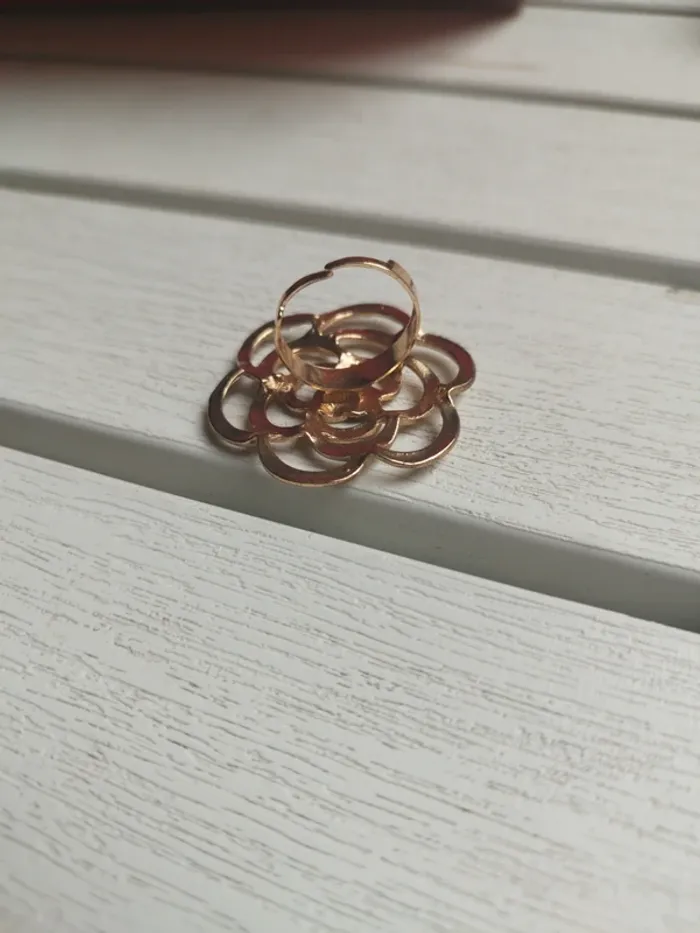 Bague fleur dorée ajustable - photo numéro 3