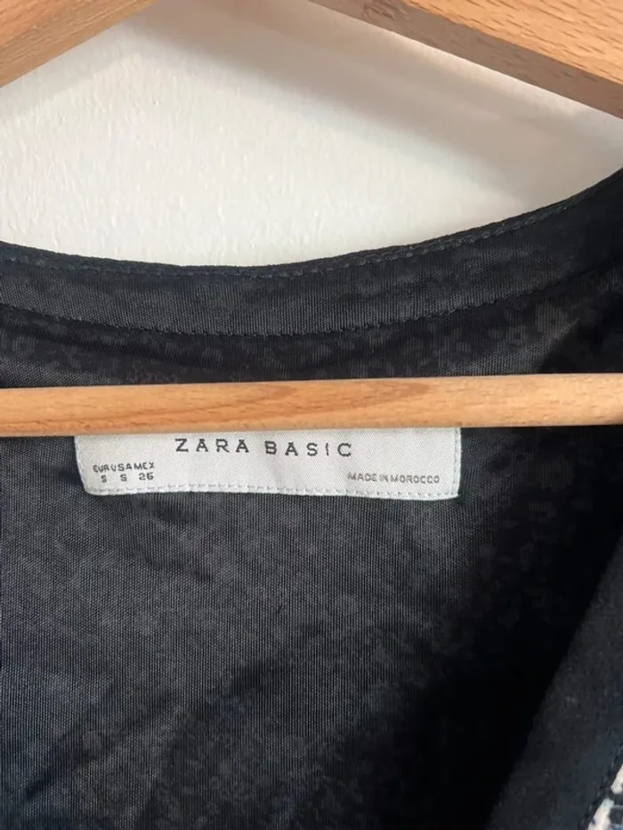 Robe Zara fleurie - photo numéro 4