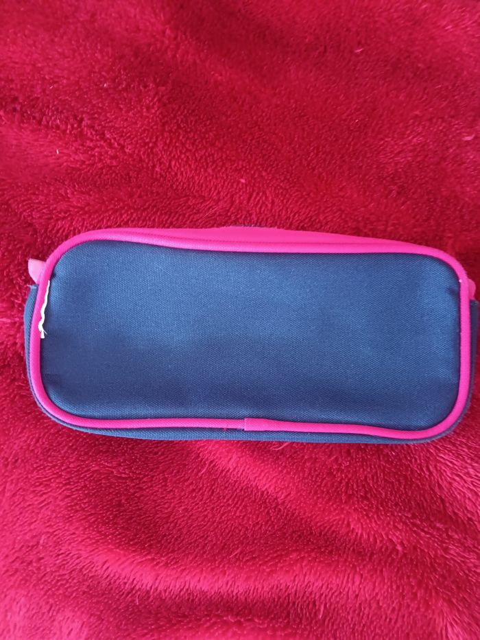 Trousse scolaire - photo numéro 2