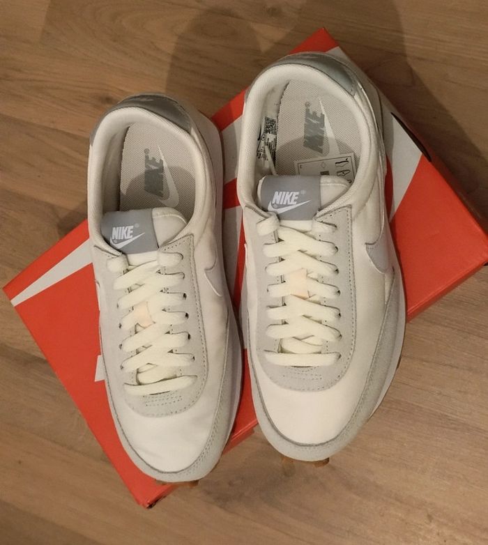 Baskets Nike Dbreak neuves jamais portées dans leur boîte d'origine taille 37.5
