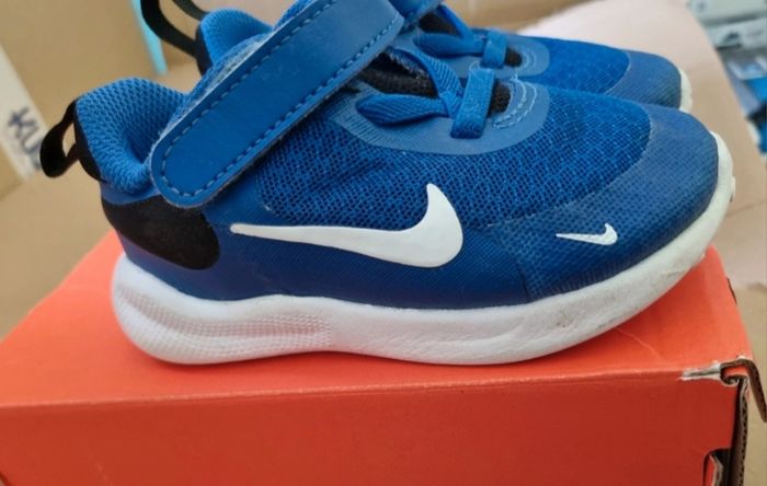 Basket NIKE T.22 - photo numéro 3