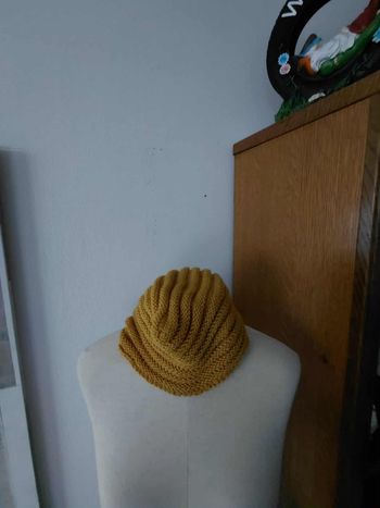 Très joli bonnet femme T U