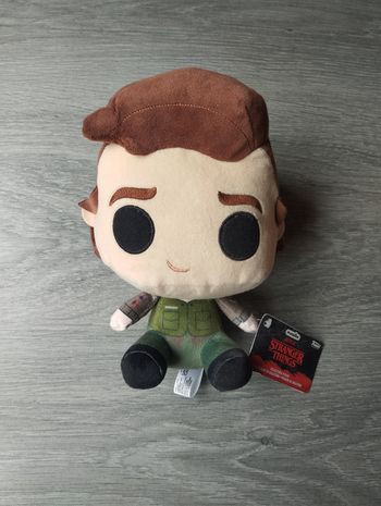 Stranger Things : Funko Peluche Hunter Steve