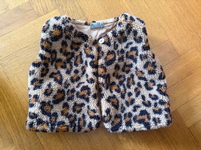 Veste sans manche moumoute léopard 18mois - photo numéro 1