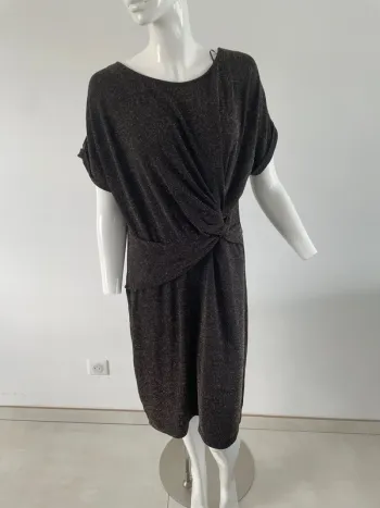 Robe noire et or