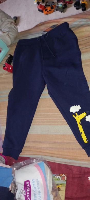 Jogging neuf 12 24 mois neuf