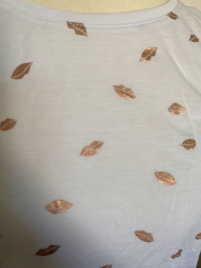 Tee-shirts only bouche taille XS comme neuf blanc et or - photo numéro 2