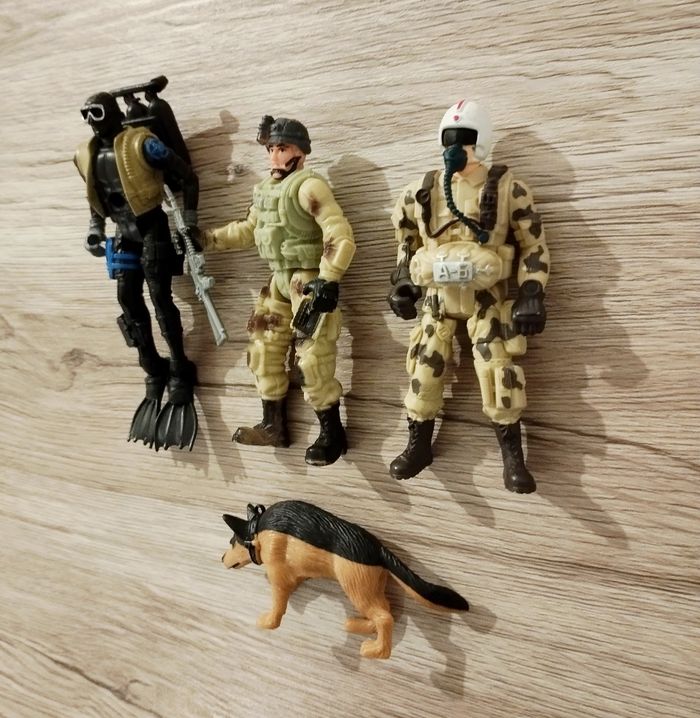 Lot de 4 figurines militaires - photo numéro 3