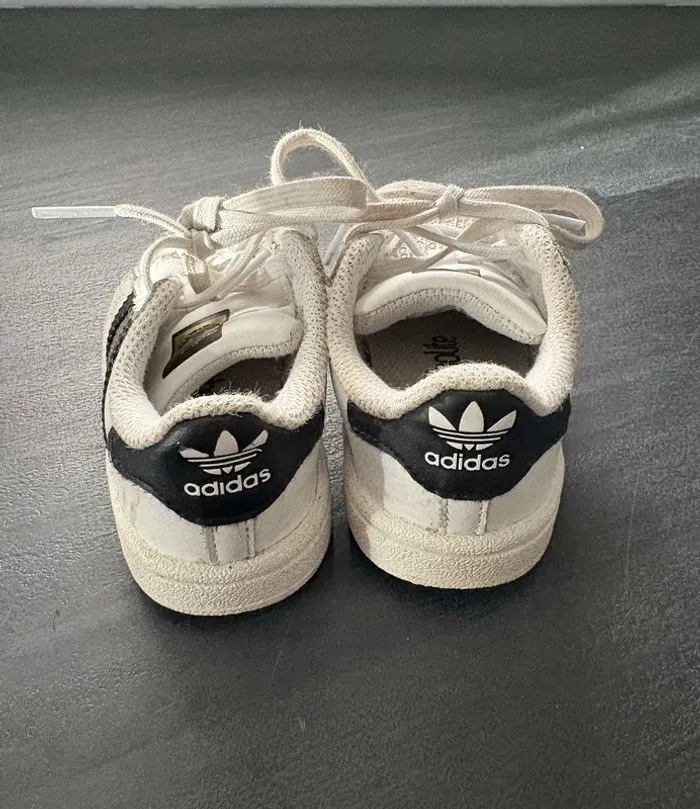 Basket adidas superstar taille 22 - photo numéro 3