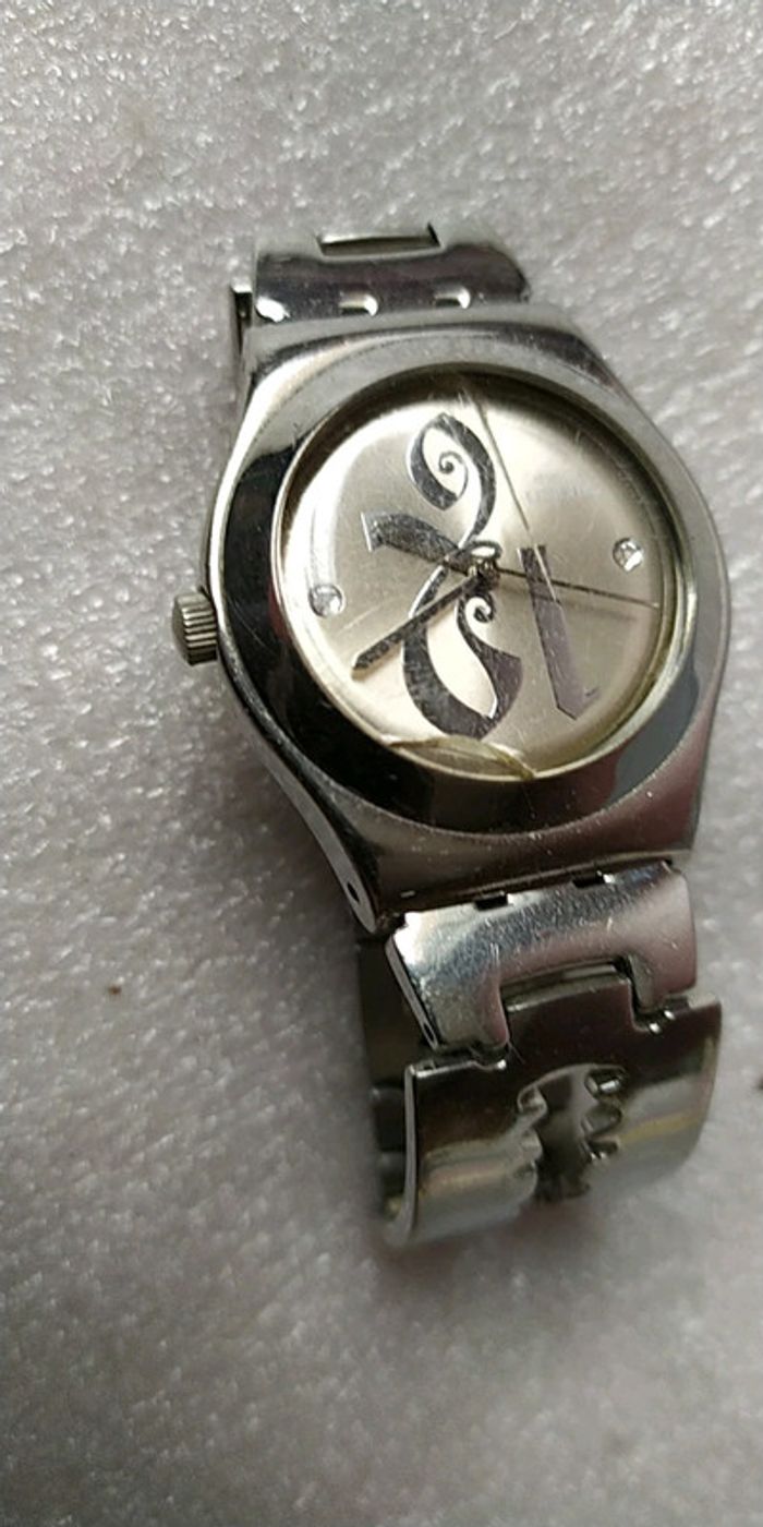 Montre swatch en métal