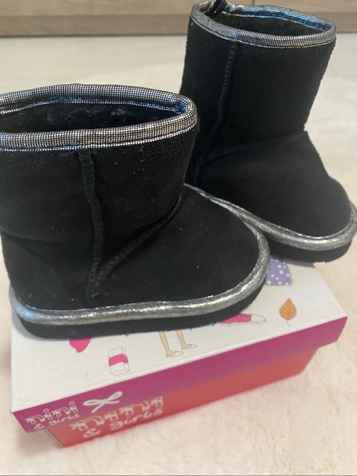 Bottes fourrée idéale pour automnes hiver en TBE Taille 22 - photo numéro 2