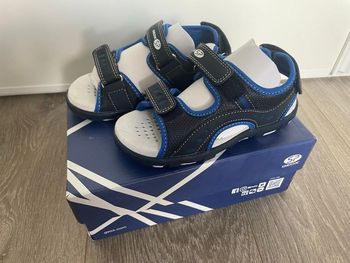 Chaussures Sandales Claquettes de la marque Geox Pointure 30 neuves en boîtes d’origine Neuf