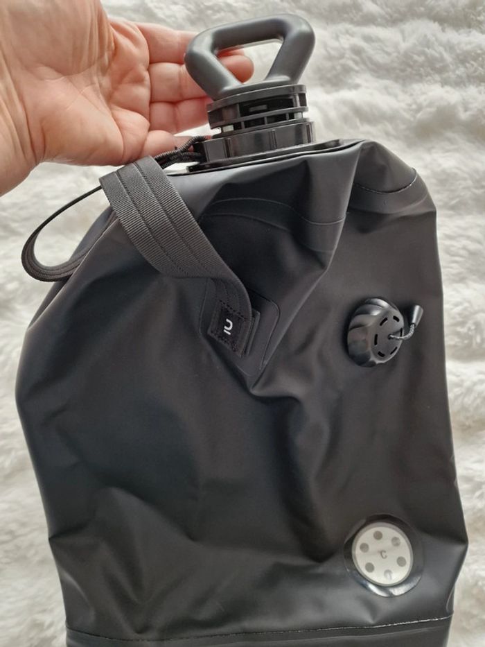 Poche eau Quechua neuf - photo numéro 4