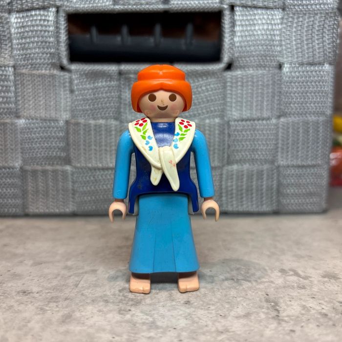 Personnage figurine femme playmobil