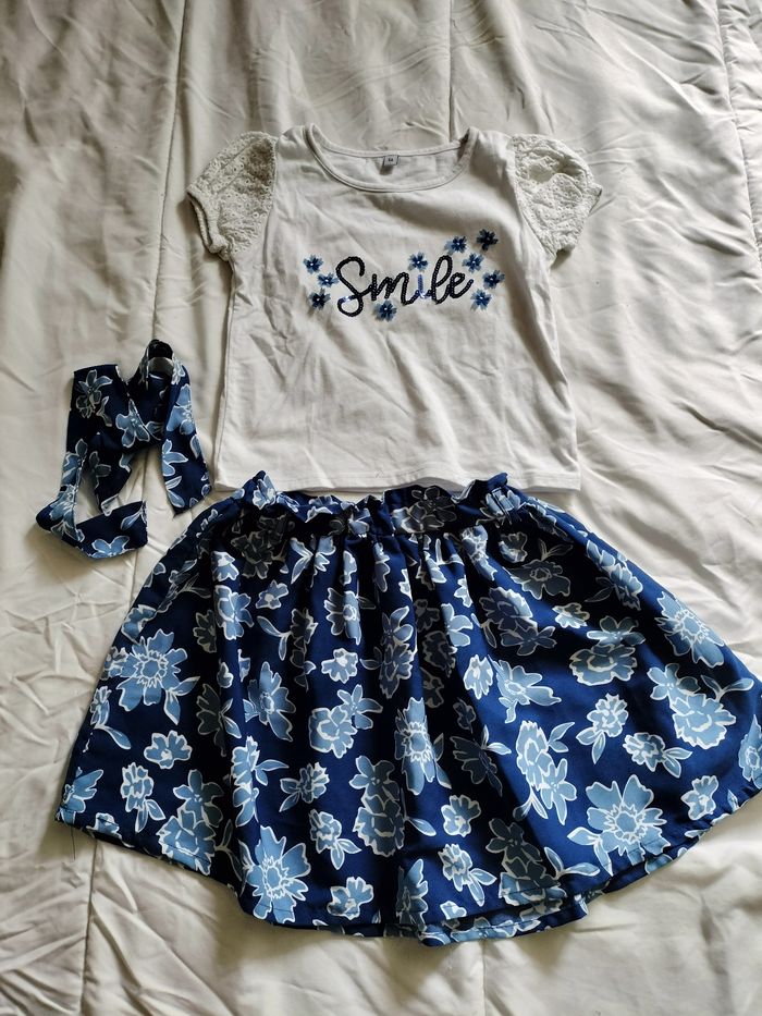 Ensemble Tee shirt/jupe 6 ans