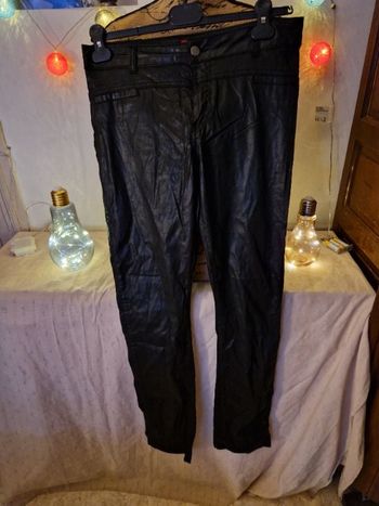 Pantalon simili