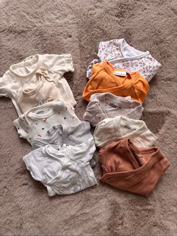 Lot 10 bodies taille 1 mois