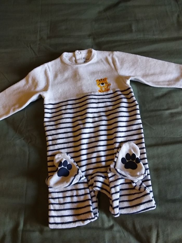 2 grenouillères  en taille 6 mois - photo numéro 5