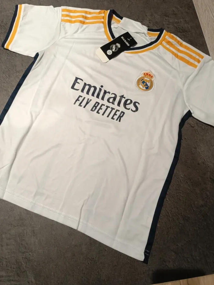Tenue foot Real Madrid Jude Bellingham blanc. T.26 - photo numéro 2