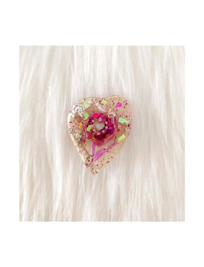 Broché en forme de coeur en résine époxy avec paillettes style coquette
