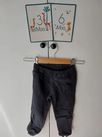 Jogging noir taille 3 ans