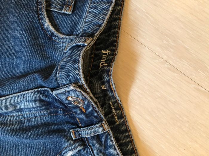 Short jeans neuf - photo numéro 2