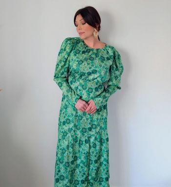 Robe longue vert fleurie de la marque Day & Moon,  manches bouffantes  style tendance et élégante,  estivales