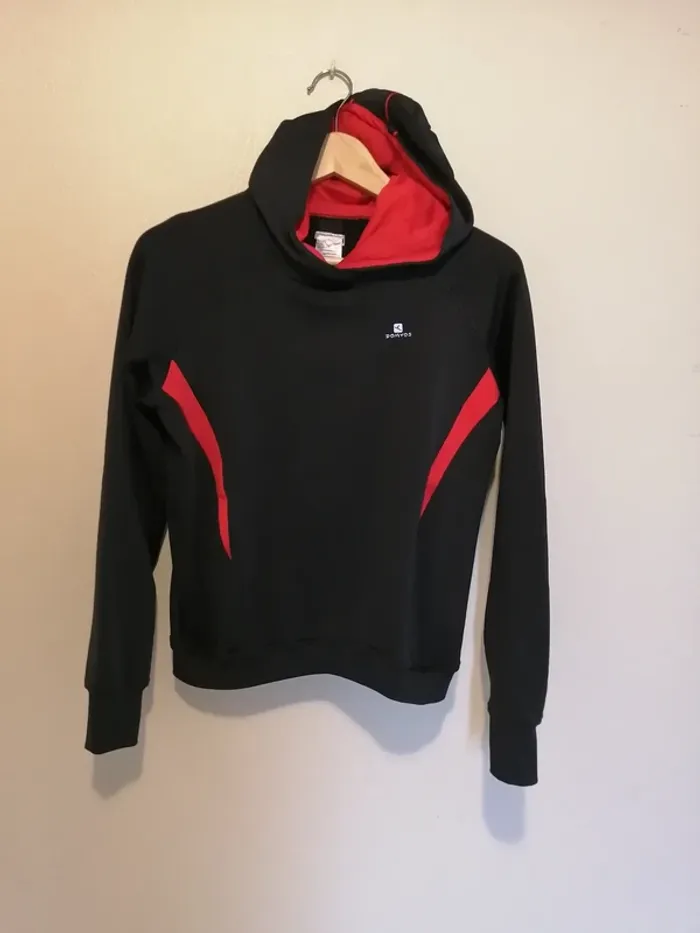 Pull à capuche Domyos Decathlon taille S ou 14/16 ans