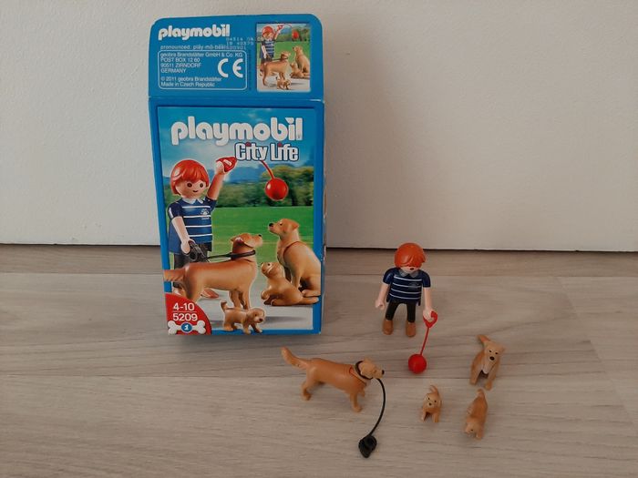 FAMILLE DE GOLDEN RETRIEVERS "PLAYMOBIL" - Réf.5209 - n°104 - photo numéro 2