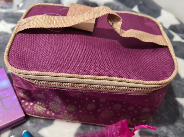 Joli Lot à fleurs aux tons mauves - photo numéro 5