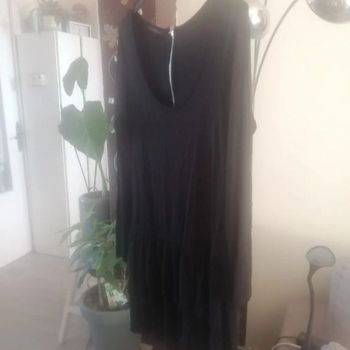 🌸 Robe noire volant midi encolure échancrée "Rosebud" Taille 36🌸