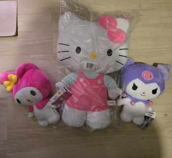 Lot peluches hello kitty neuves