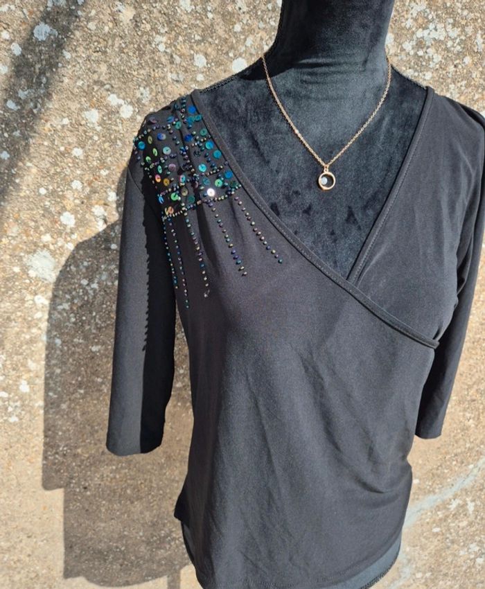 Top noir a sequins T.36 - photo numéro 3