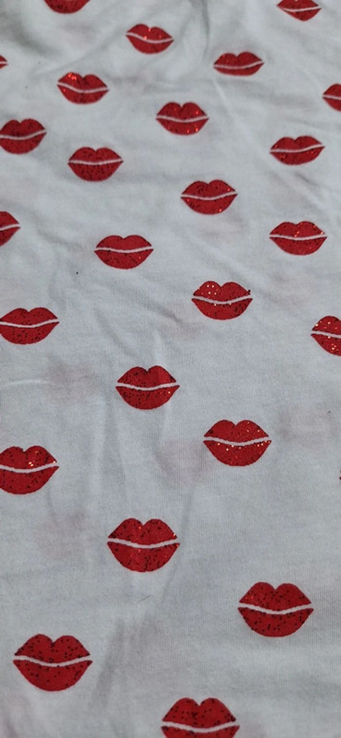 Tee shirt motifs bouche paillettes - photo numéro 2