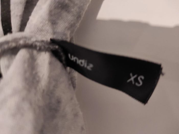 Tee Shirt sans manches Minion "Oops" - photo numéro 3