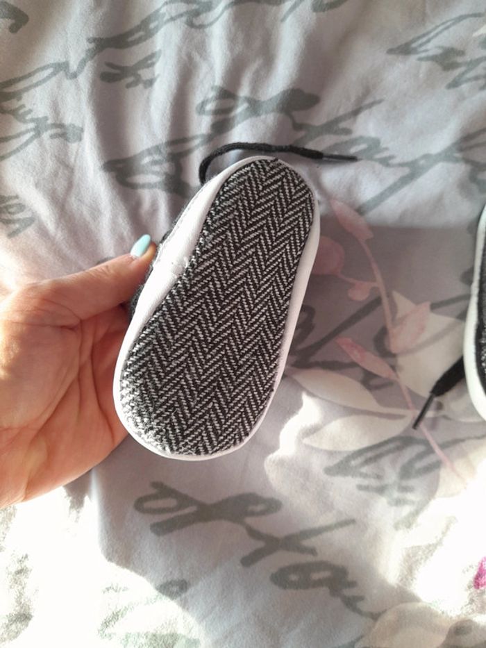 Chaussures bébé neuve 3 à 6mois - photo numéro 4