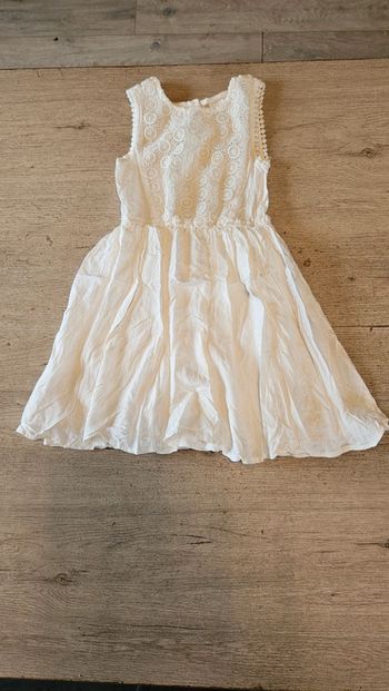 Robe courte sans manche, blanche, avec broderie, C&A, taille 8 ans, nickel