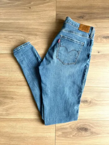 Jean Levi’s 720 high rise super skinny