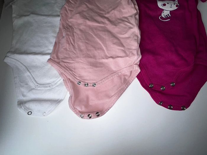 Lot 3 bodies 6 mois - photo numéro 2