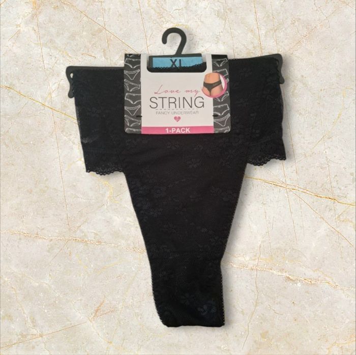 String Noir taille XL étiqueté