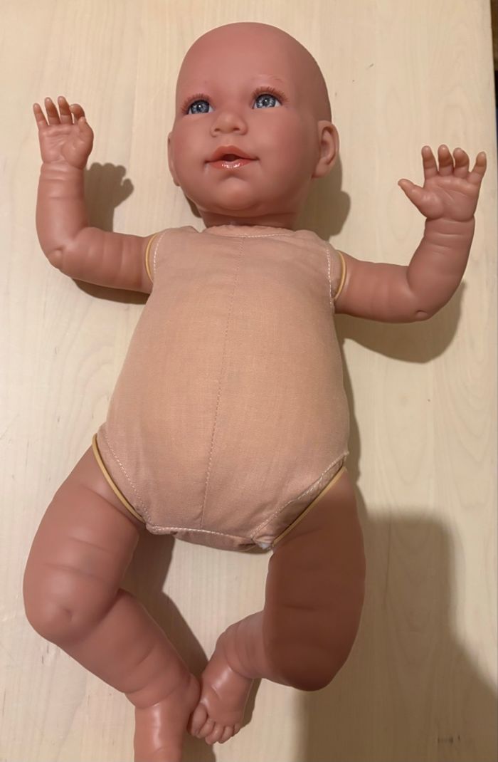 Jolie poupée réaliste Reborn qui pleure et dit Papa, Maman comme neuf avec vêtements et accessoires - photo numéro 10