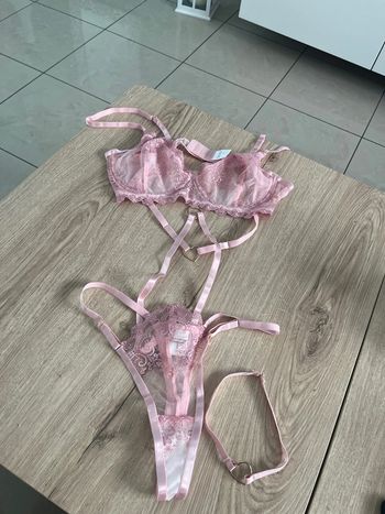 Ensemble sexy lingerie rose dentelle avec lanière neuf taille L