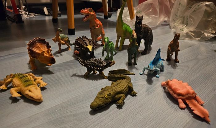 Dinosaures en plastique - photo numéro 3
