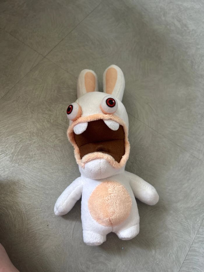 Peluche lapin cretin