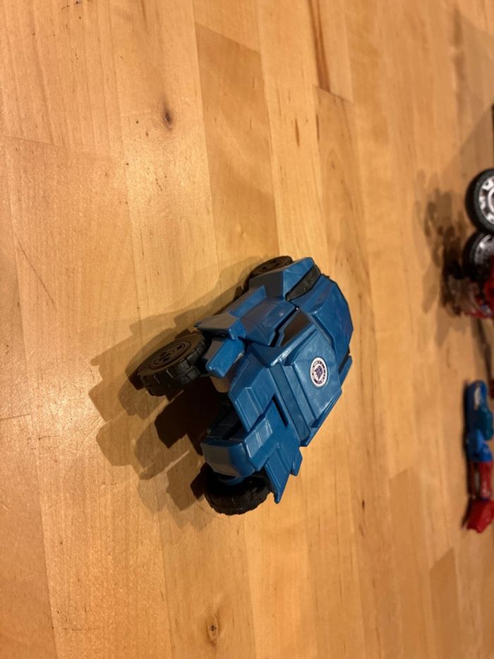 Transformers voiture robot - photo numéro 4