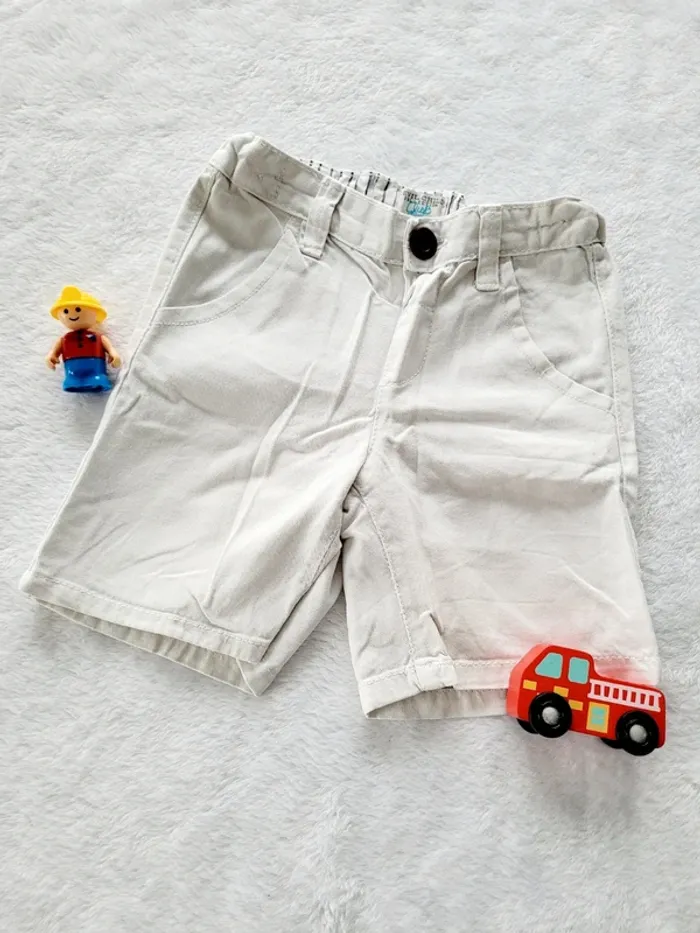 Short blanc cassé