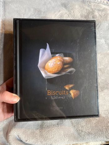 Coffret livre de recettes de biscuit avec un moule en silicone