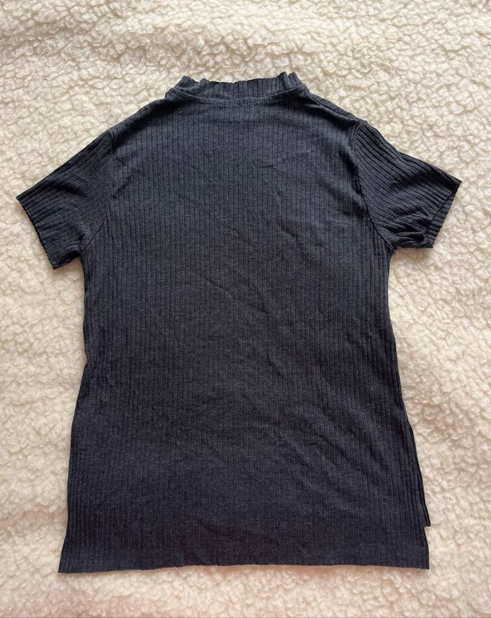T-shirt côtelé gris H&M très bon état - photo numéro 2