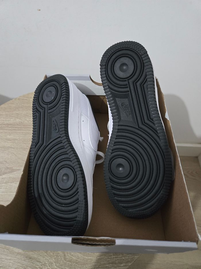 Nike air force 1 taille 35 neuves blanc gris Authentiques - photo numéro 7